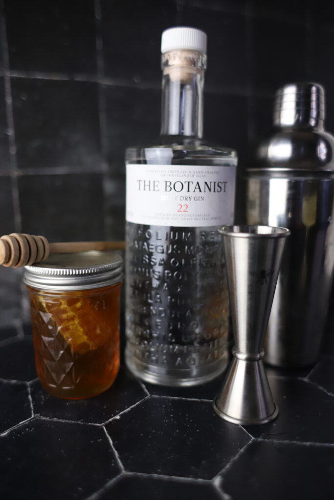 Bee's Knees Cocktail ingredients